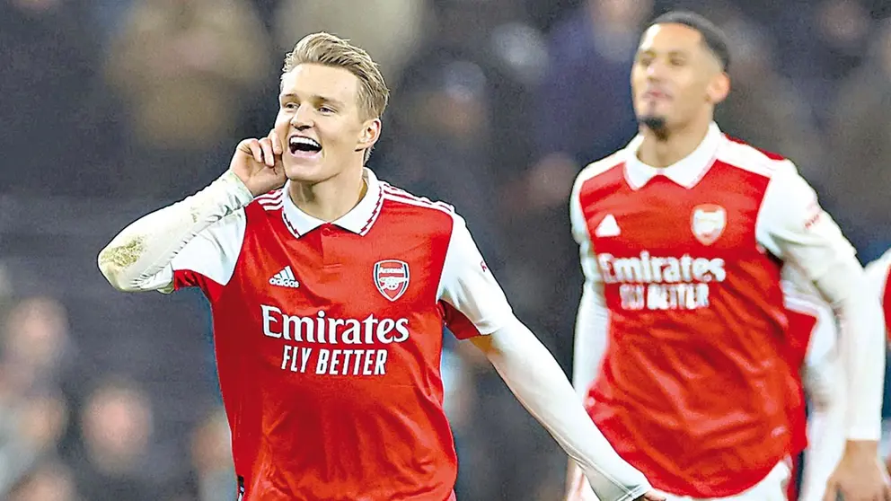 El Gunner celebra una conquista en un duelo pasado./ MARCA.COM