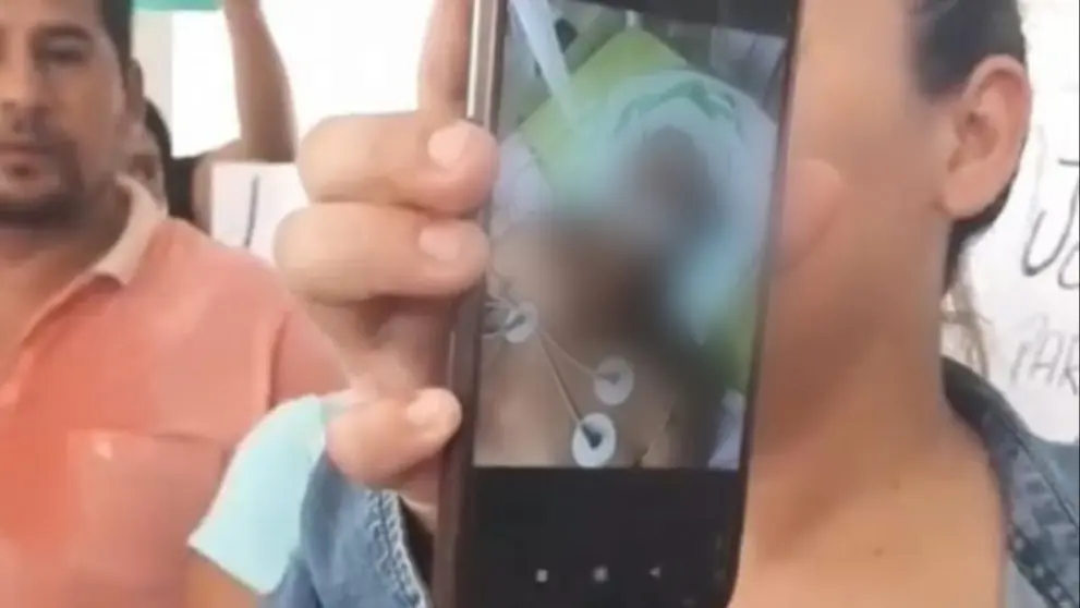 Familiares del reo muerto en una carceleta de Bermejo muestral al preso malherido y reclaman justicia. RRSS