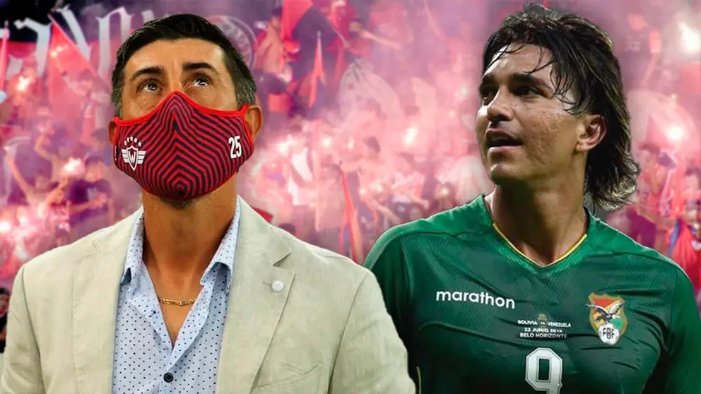 El director t&eacute;cnico de Wilstermann Cristian Diaz junto a Marcelo Martins, al fondo, la hinchada aviadora. COMPOSICI&Oacute;N OPINI&Oacute;N
