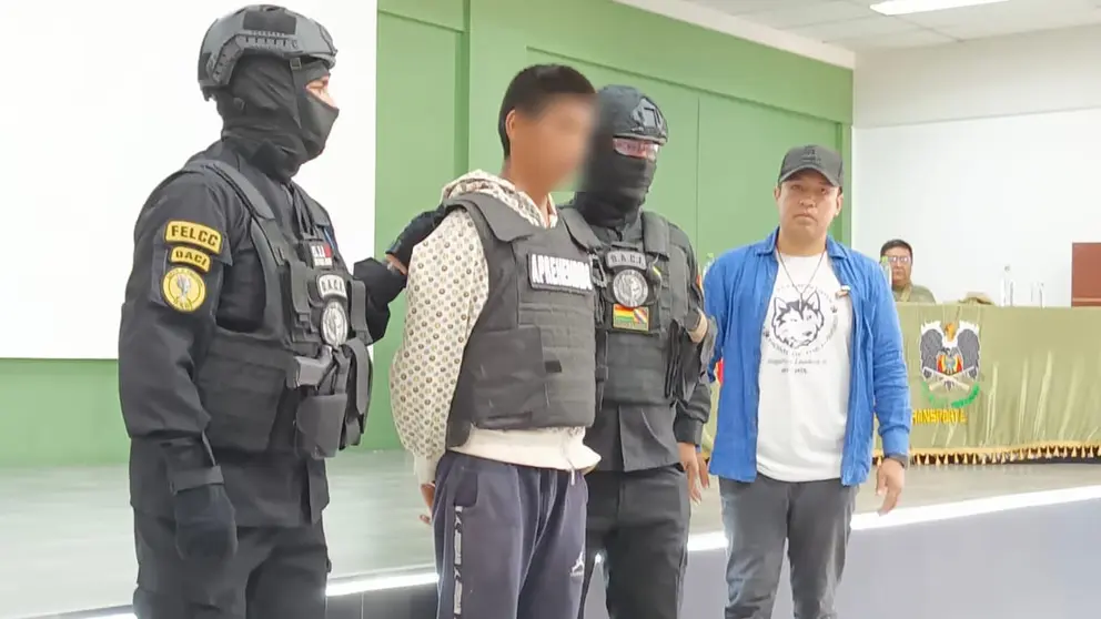 Deymar C. S. de 23 a&ntilde;os de edad, autor confeso de los dos hechos de sangre en Sacaba, es presentado ante los medios de comunicaci&oacute;n.