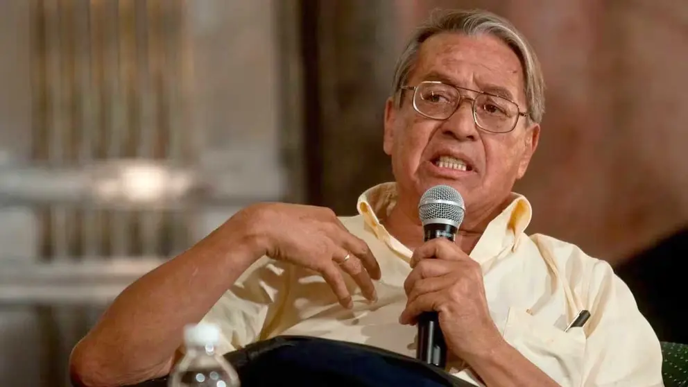El escritor Jos&eacute; Agust&iacute;n, autor de las cr&oacute;nicas "Tragicomedia mexicana"./ INFOBAE