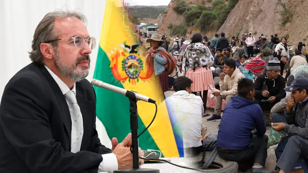El vocero presidencial Jorge Richter junto a una imagen del bloqueo de cocaleros en Parotani. COMPOSICI&Oacute;N OPINI&Oacute;N