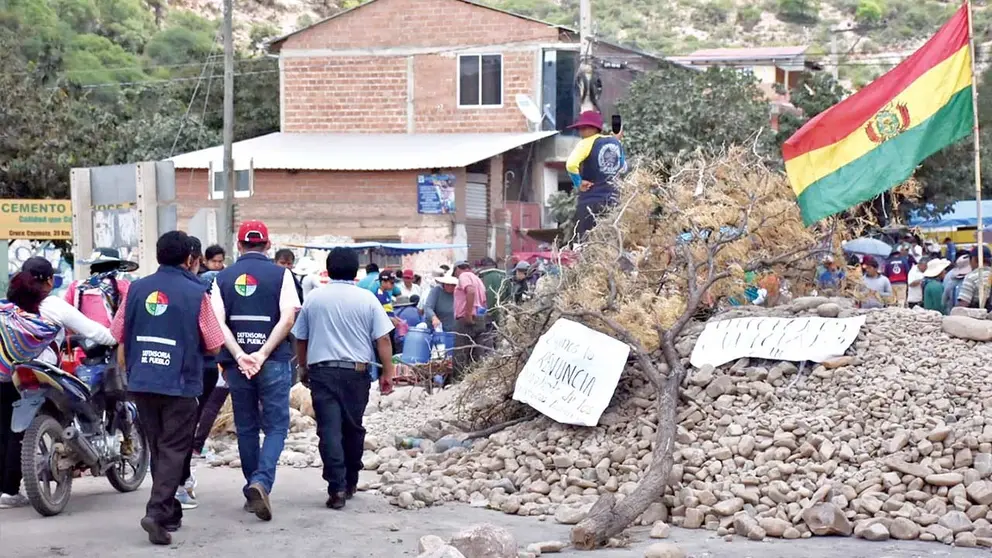 Uno de los puntos de bloqueo, en la localidad de Parotani, Cochabamba./ APG
