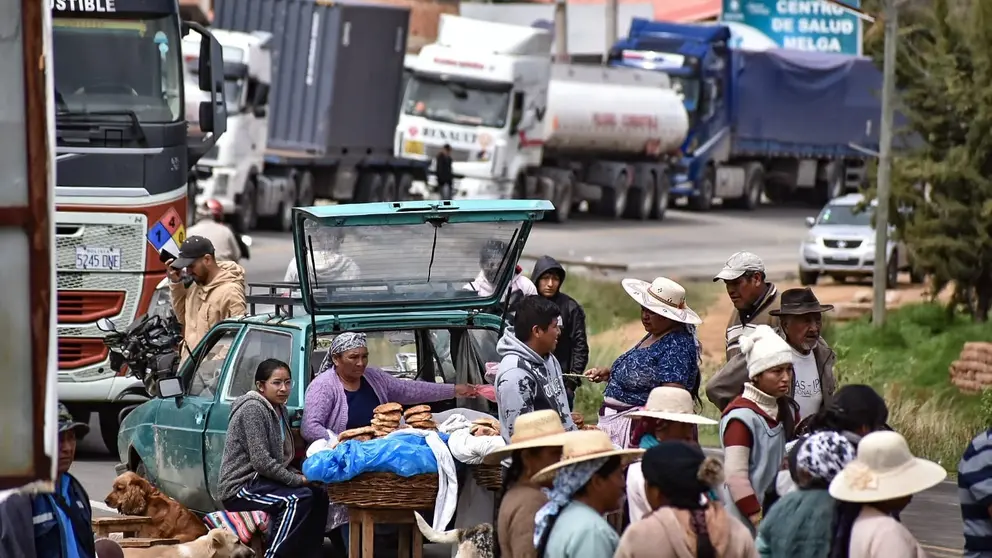 Un sector de bloqueo "evista" en Cochabamba. DICO SOL&Iacute;S