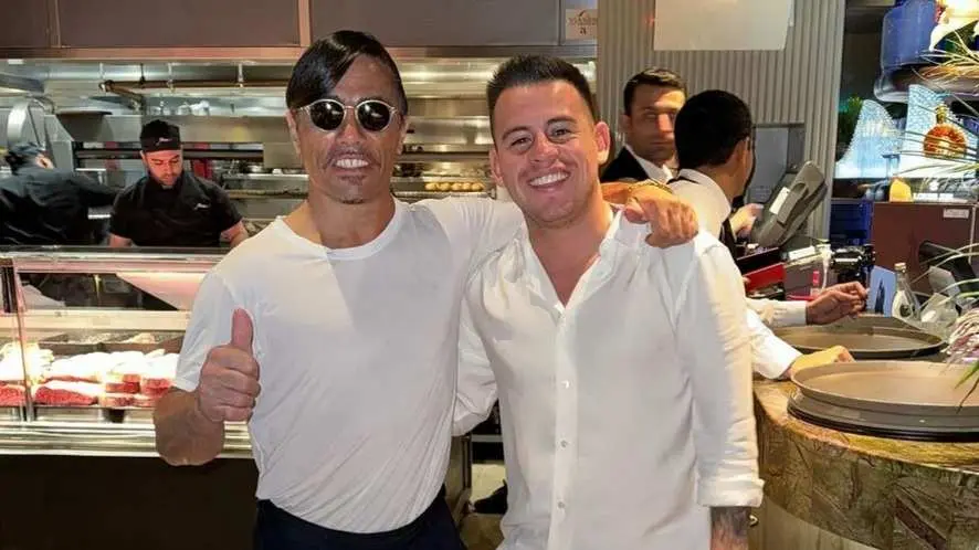 Henry Vaca junto al famoso chef Salt Bae. Instagram Henryvaca10
