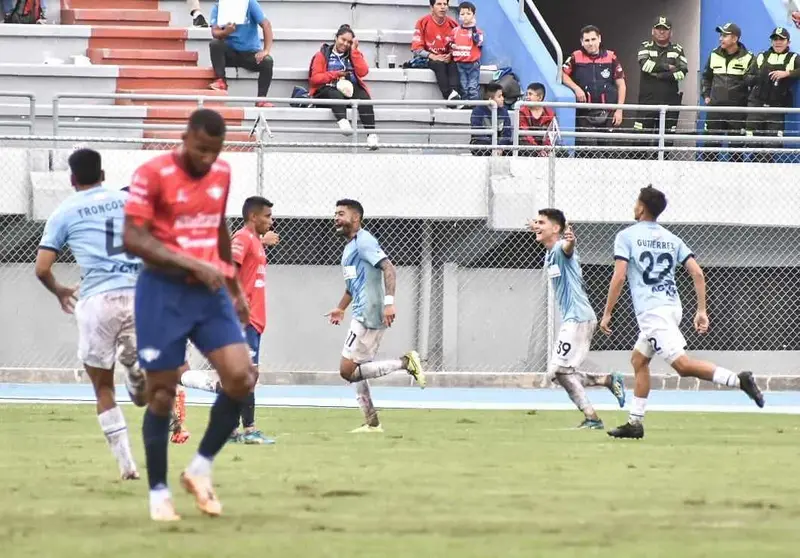 Aurora ofici&oacute; de local en el cl&aacute;sico valluno que gan&oacute; por la m&iacute;nima, en el estadio F&eacute;lix Capriles. DICO SOL&Iacute;S