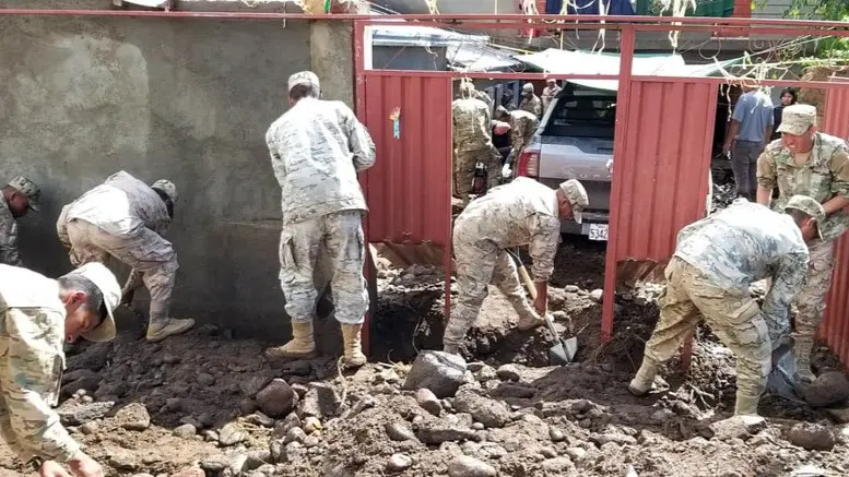 Militares ayudan en Colcha K. MINISTERIO DE DEFENSA