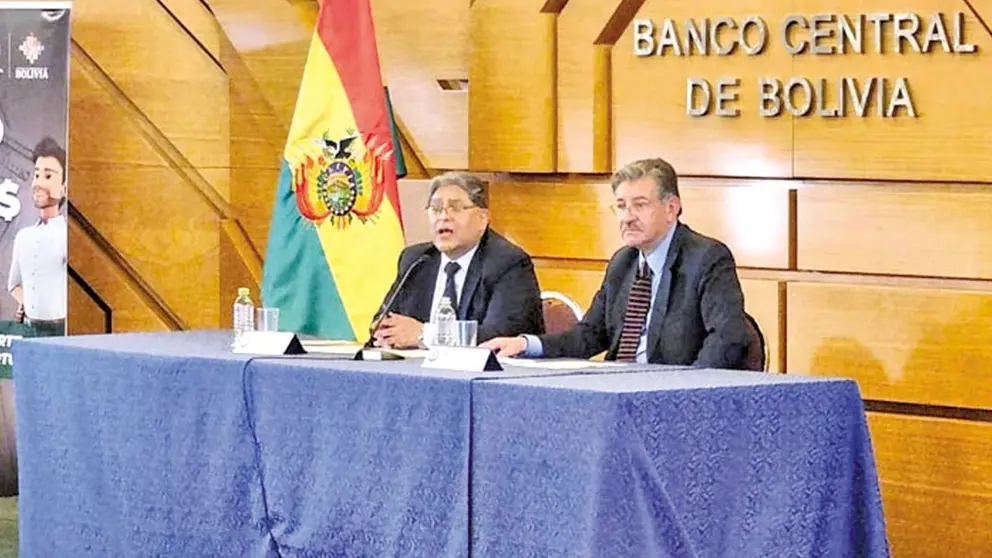 El Banco Central y Asoban hicieron el anuncio del bono./ ERBOL