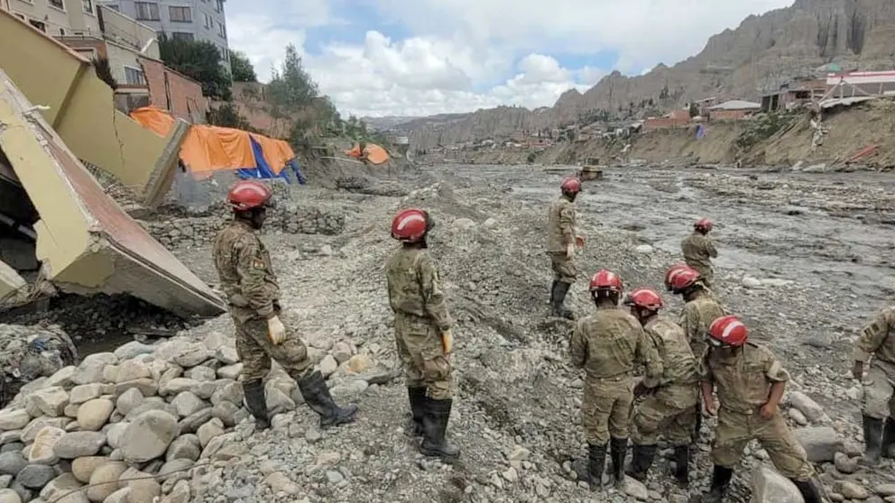 Tareas de las Fuerzas Armadas al sur de la ciudad de La Paz./ DEFENSA CIVIL