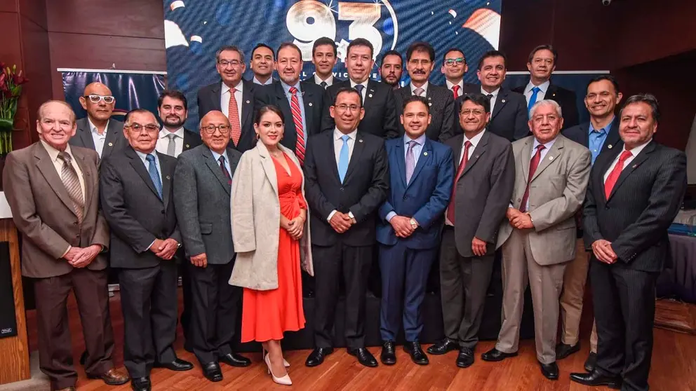 Representantes de la CNI y otros empresarios destacados en el acto por el aniversario 93 de la instituci&oacute;n. CNI