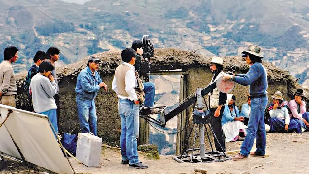Una filmación cinematográfica en la que está Jorge  Sanjinés./ UKAMAU