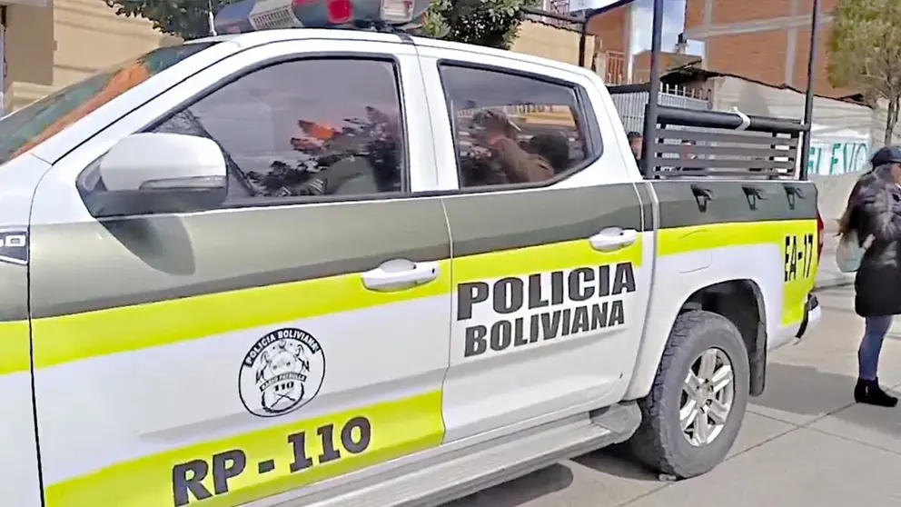 La Polic&iacute;a llega al inmueble donde dos ni&ntilde;os fueron 
asesinados en El Alto, La Paz./ WARA TV SATELITAL
