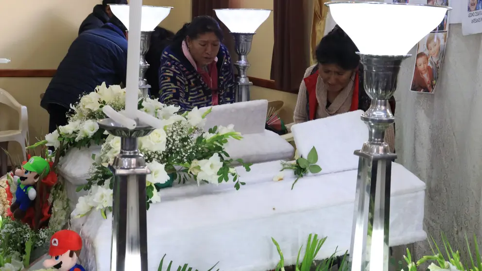Velatorio de C&eacute;sar y Daniel, ni&ntilde;os asesinados en El Alto. APG