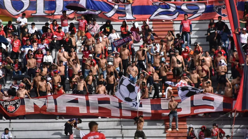 Los Gurkas, en el cl&aacute;sico 157 ante Aurora. DICO SOL&Iacute;S