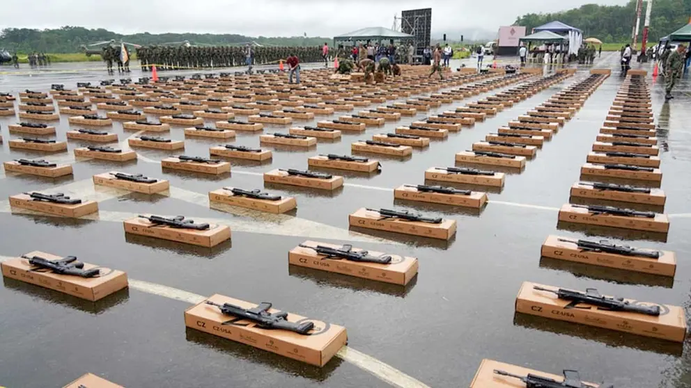 El Gobierno presentó armas y Del Castillo mencionó a la Unión Europea entre el apoyo económico./ MINISTERIO DE GOBIERNO