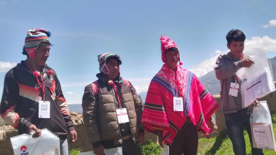 Un grupo de censistas en &aacute;rea dispersa de Cochabamba. INE