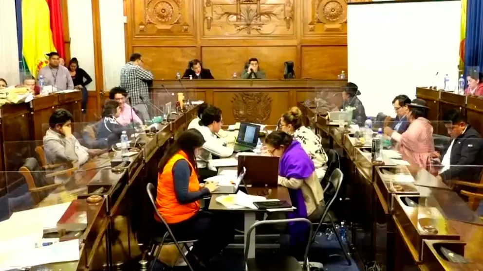 En pleno trabajo la Comisi&oacute;n Mixta de Constituci&oacute;n./ SENADO