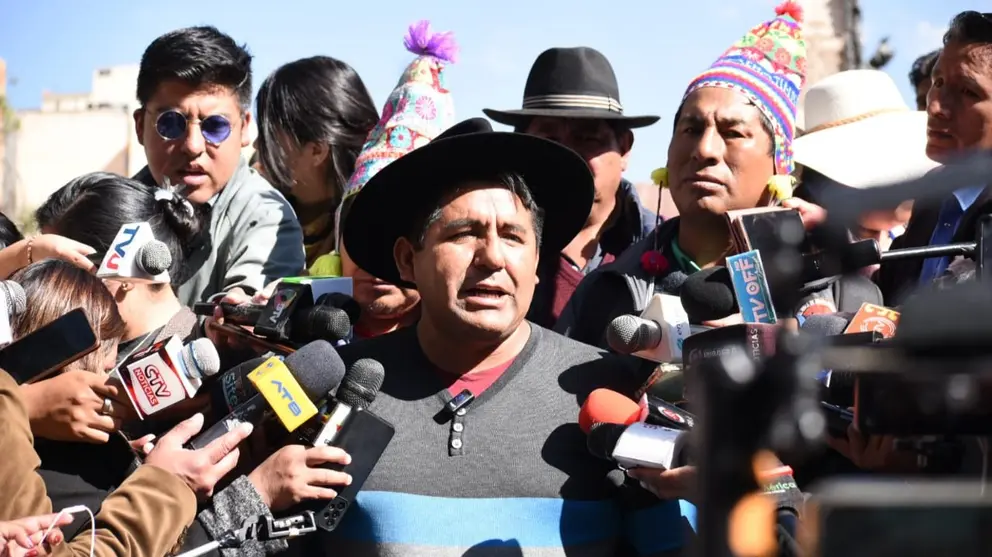 El secretario general de la Csutcb, Mario Se&ntilde;a, ante la prensa. ABI