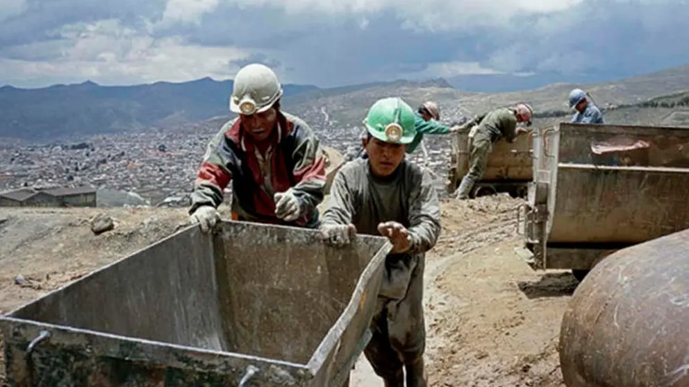 Imagen referencial de dos mineros. El Potos&iacute;