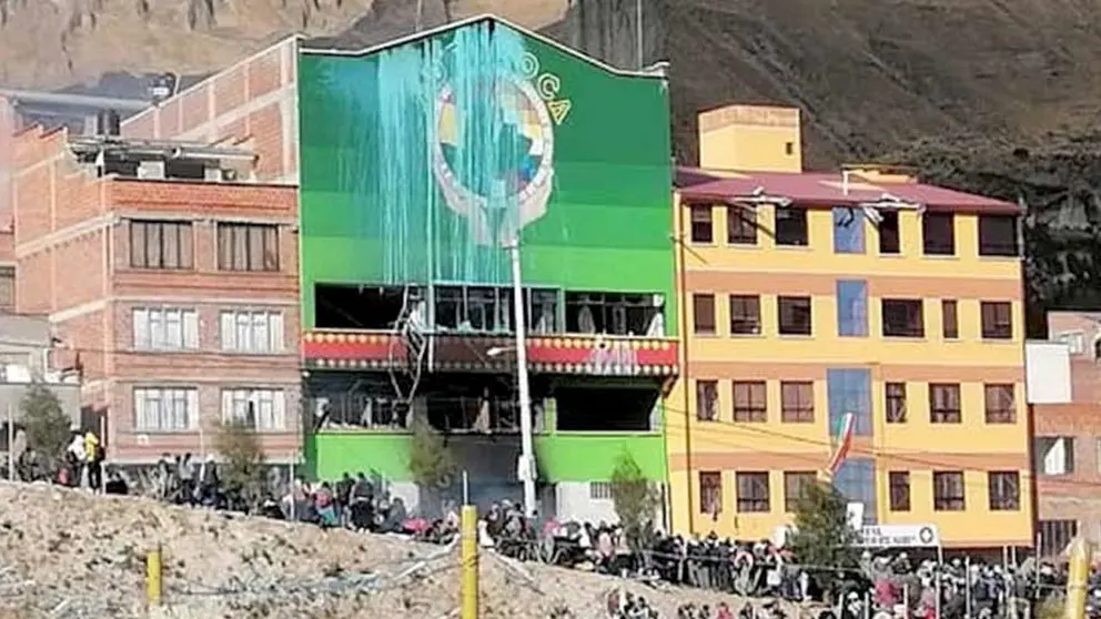 Daños al mercado paralelo de Villa El Carmen./ ERBOL