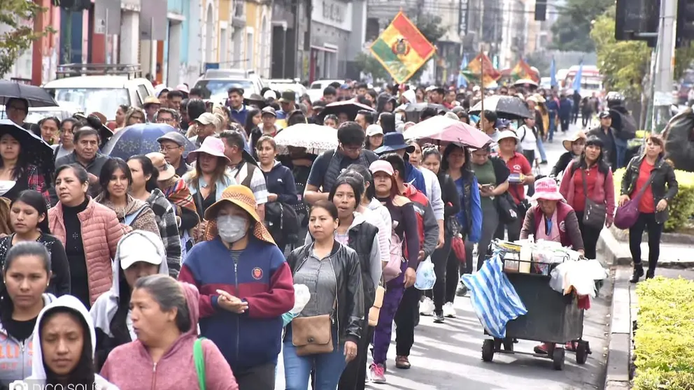 Marcha de gremiales en Cochabamba. DICO SOL&Iacute;S