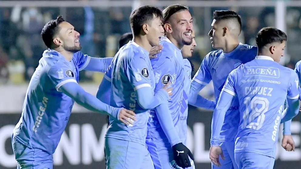 Jugadores de la Academia celebran un gol, durante su victoria copera sobre Palestino en el Hernando Siles./ APG