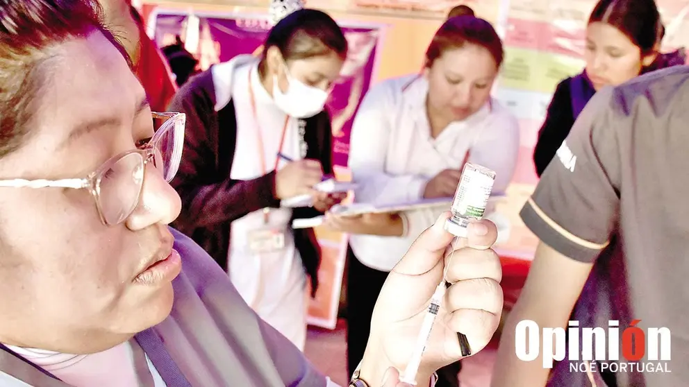 La feria de Salud instalada en la zona del Biblioavi&oacute;n./ NO&Eacute; PORTUGAL