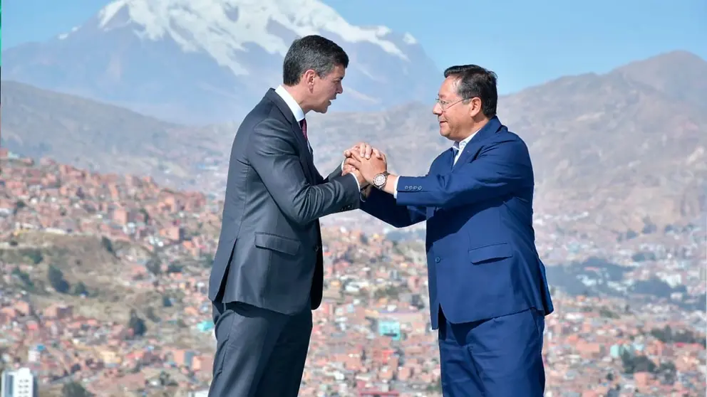 Santiago Pe&ntilde;a, primer mandatario de Paraguay tras llegar al pa&iacute;s con el presidente del Estado, Luis Arce. Lucho Arce