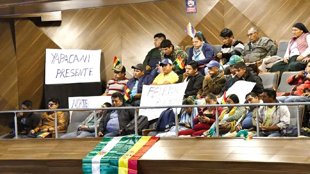 Comunarios de Yapacaní dicen presente en la Cámara de Diputados./ APG