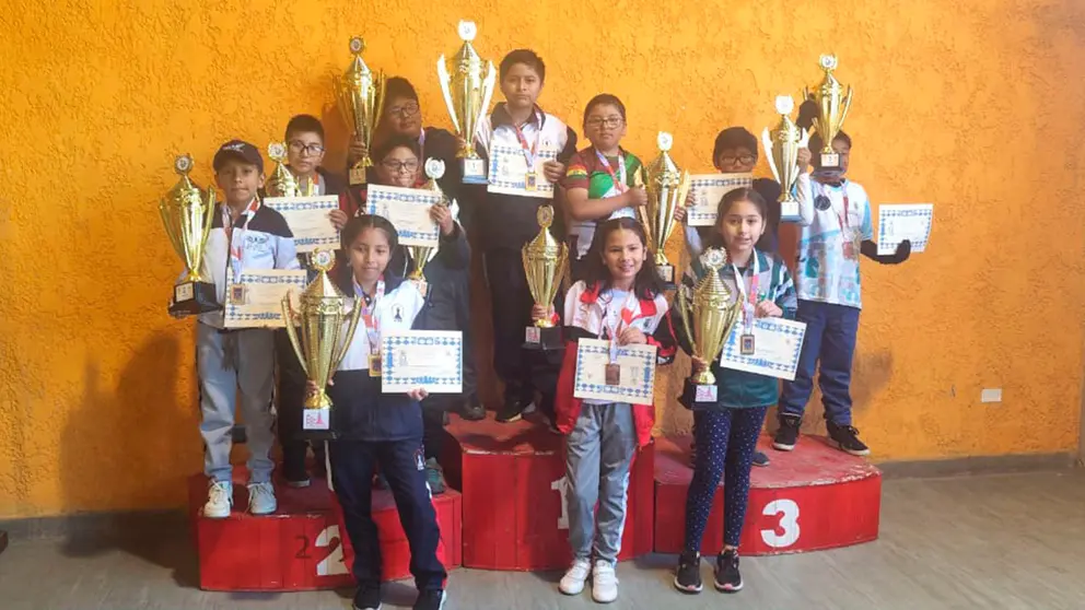 Los ajedrecistas nacionales que lograron podio./ FBA