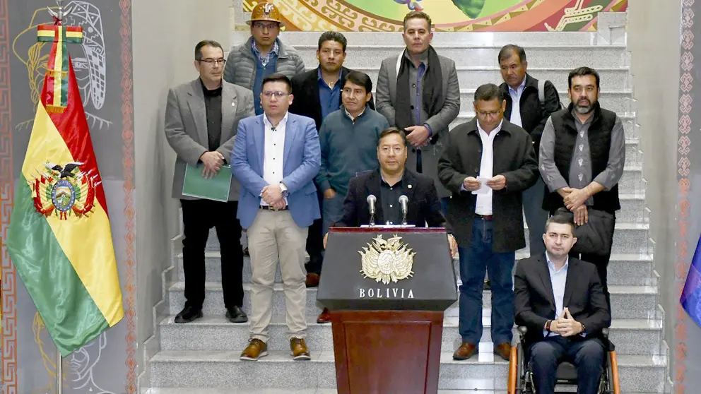 El presidente Luis Arce con los gobernadores, en la Casa Grande./ APG
