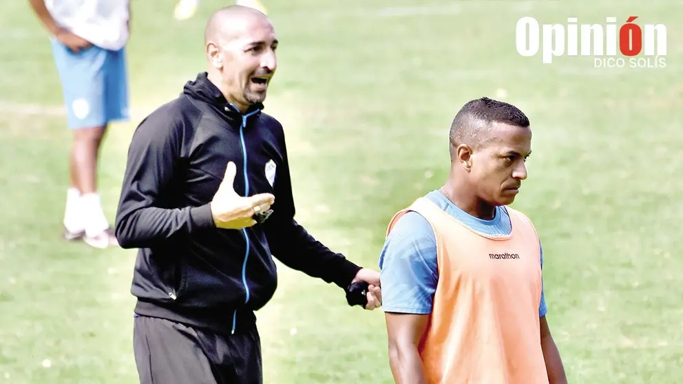 Orteman (i) y Serginho (d), en una pr&aacute;ctica celeste./ DICO SOL&Iacute;S