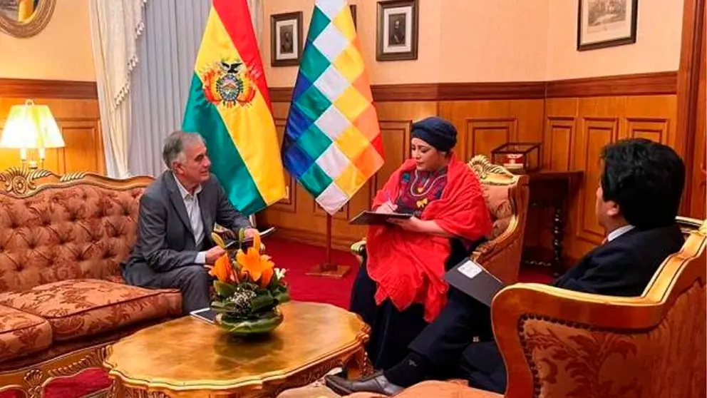 Reuni&oacute;n entre la Canciller interina y el Embajador de Bolivia en Argentina. Canciller&iacute;a