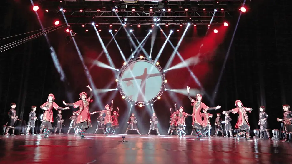 Elenco del ballet &lsquo;Los Ni&ntilde;os Virtuosos de Georgia&rsquo; durante una presentaci&oacute;n./ CORTES&Iacute;A