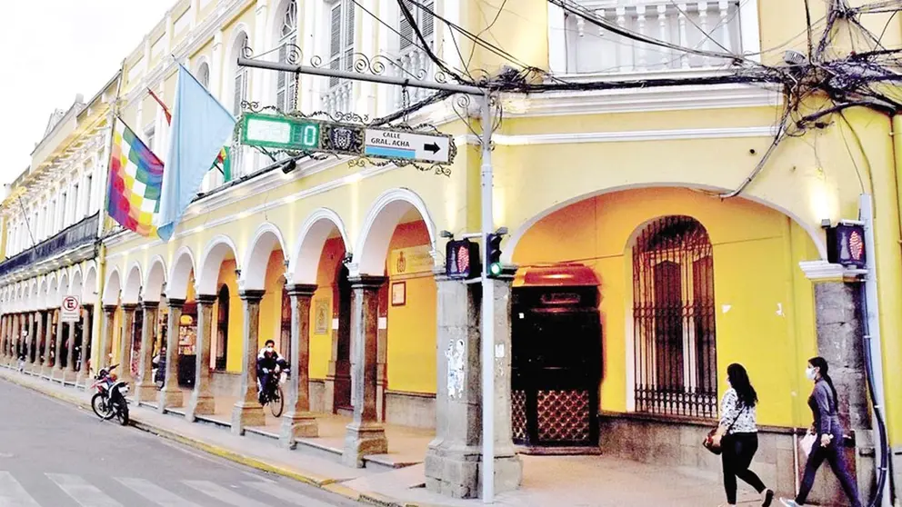 La fachada de la Alcaldía, en la acera oeste de la plaza 14 de Septiembre. / ARCHIVO