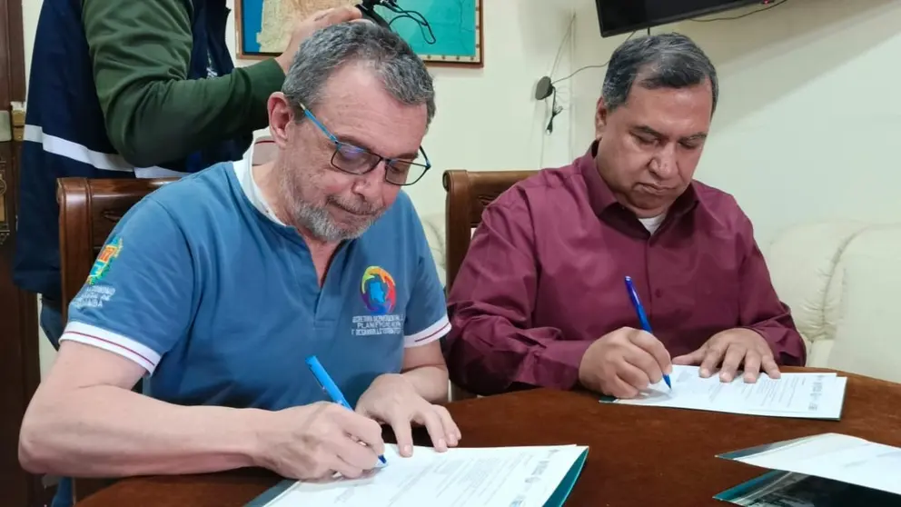 El secretario de Planificaci&oacute;n y Desarrollo Estrat&eacute;gico y el director del Instituto de Investigaciones de Arquitectura. GOBERNACI&Oacute;N