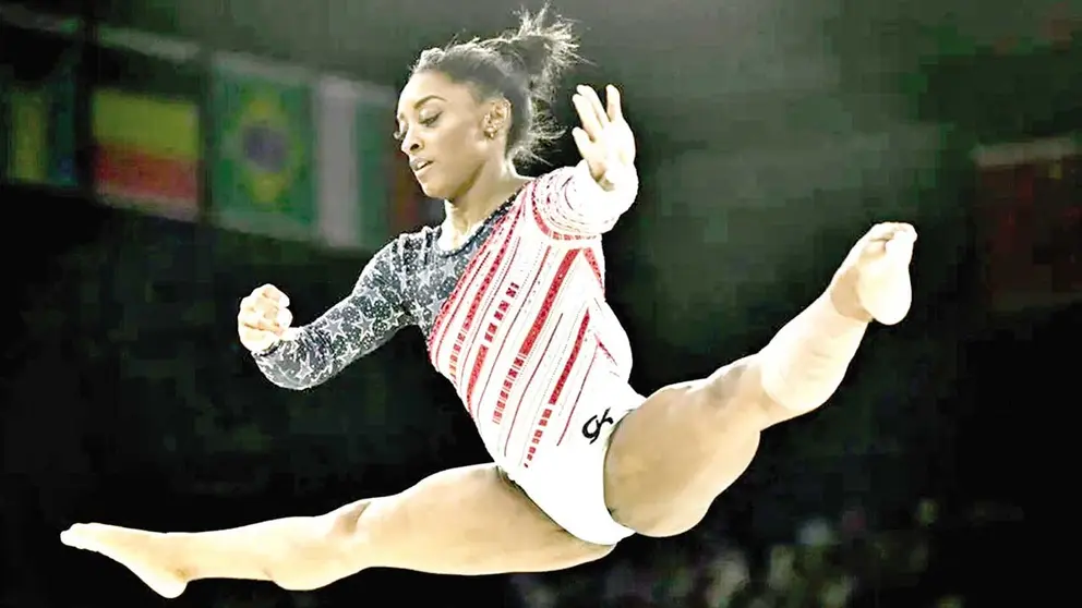 La gimnasta Simone Biles, durante una prueba de gimnasia art&iacute;stica./ LA GRAN &Eacute;POCA