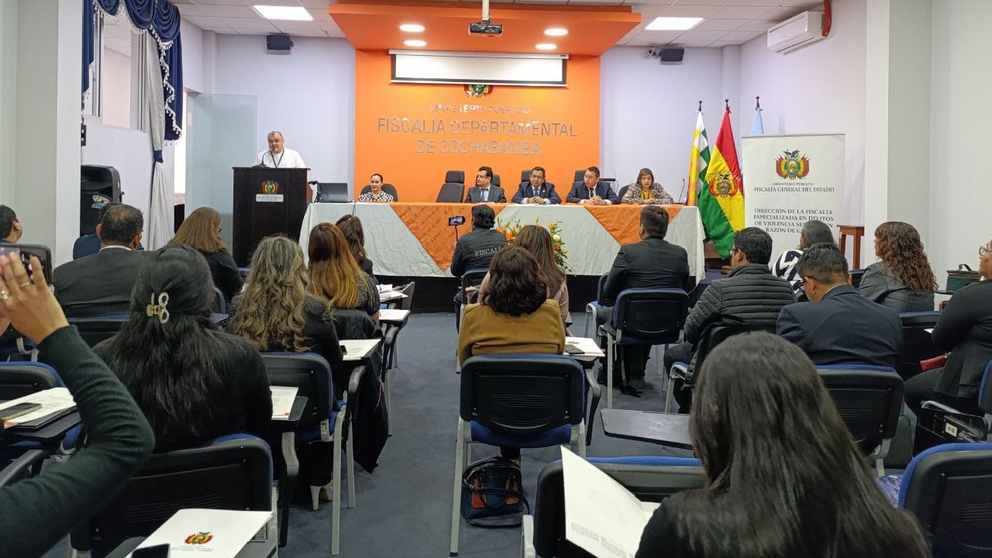 Encuentro nacional de fiscales, psic&oacute;logos y trabajadores sociales en Cochabamba. FISCAL&Iacute;A