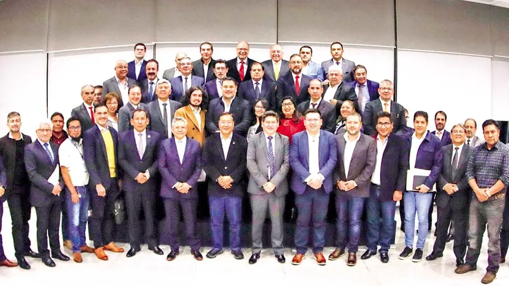 El Gobierno y el sector empresarial, reunidos este mi&eacute;rcoles./ PRENSA LUCHO ARCE