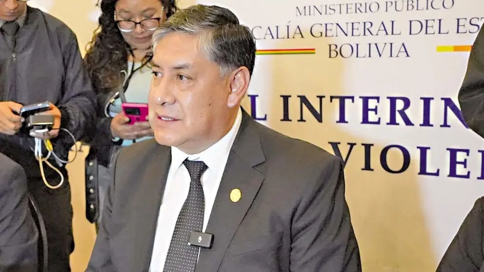 El fiscal general del Estado, Juan Lanchipa, durante la conferencia de prensa./ FISCAL&Iacute;A