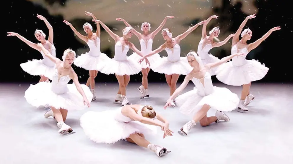 Elenco del Ballet de Mosc&uacute; sobre Hielo en escenario./ CORTES&Iacute;A