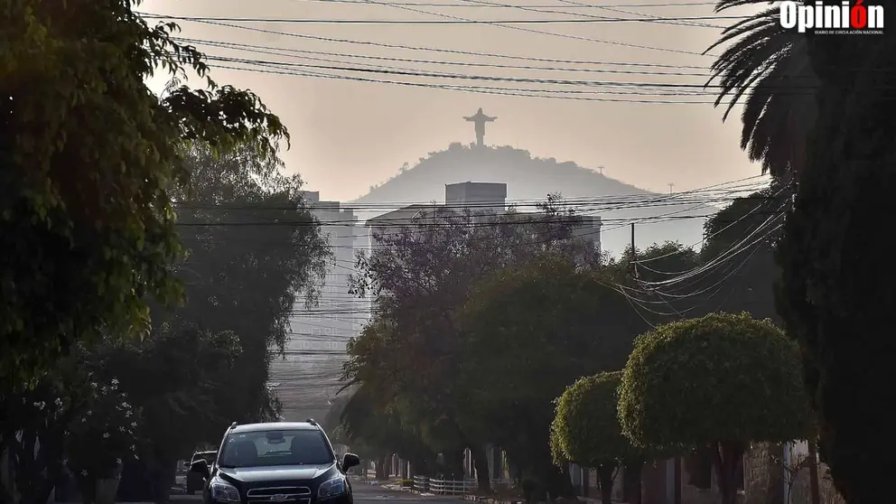 La ciudad de Cochabamba en un d&iacute;a de fr&iacute;o y contaminaci&oacute;n./ DICO SOL&Iacute;S