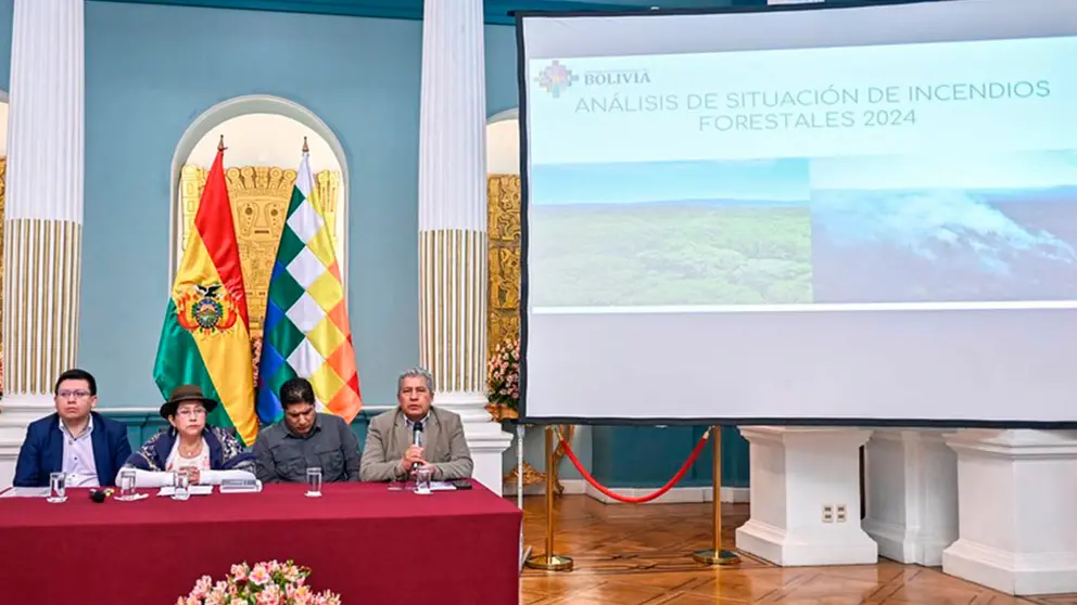 Conferencia de prensa del ministro Edmundo Novillo y otras autoridades./ TOMADA DE ABI