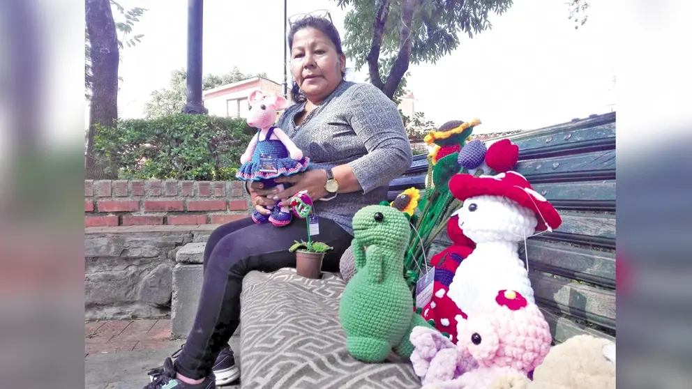 Basilia Escalera Zurita muestra sus trabajos en amigurumi. / JORGE FERNÁNDEZ B.