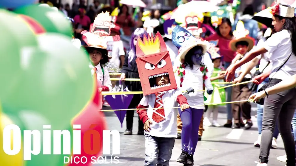 Niños disfrazados durante el Desfile de la Primavera. / DICO SOLÍS