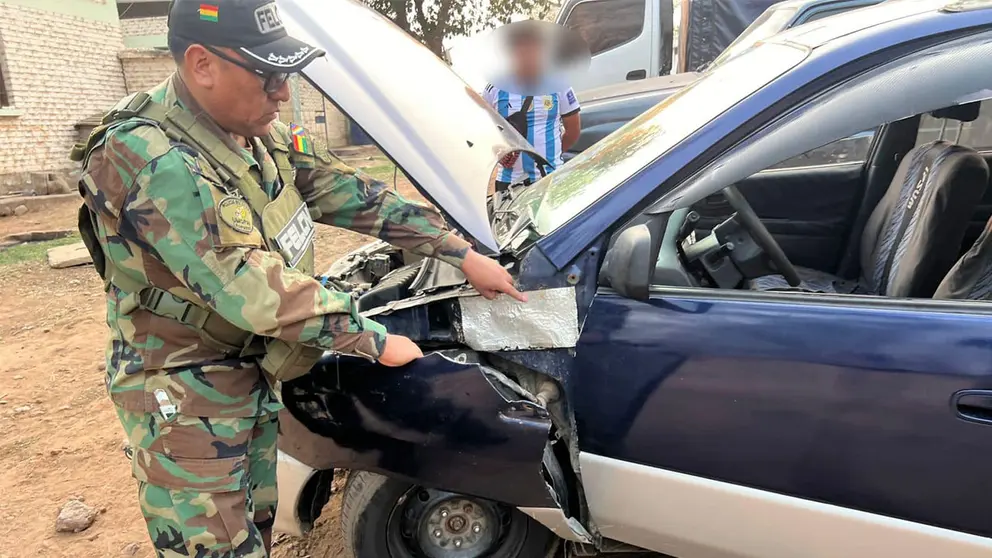 Droga hallada en el compartimento de un veh&iacute;culo, en Villa Montes, Tarija./ FELCN
