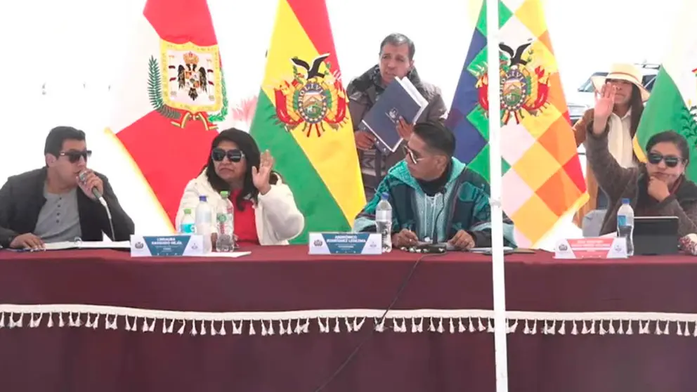 La sesi&oacute;n extraordinaria de los senadores en Uyuni. Captura