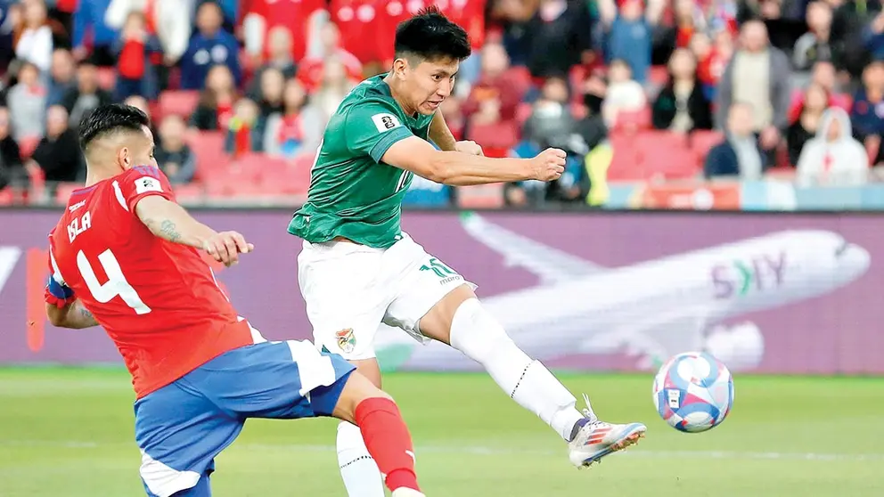 Miguelito Terceros anotando el tanto del triunfo ante Chile./ APG