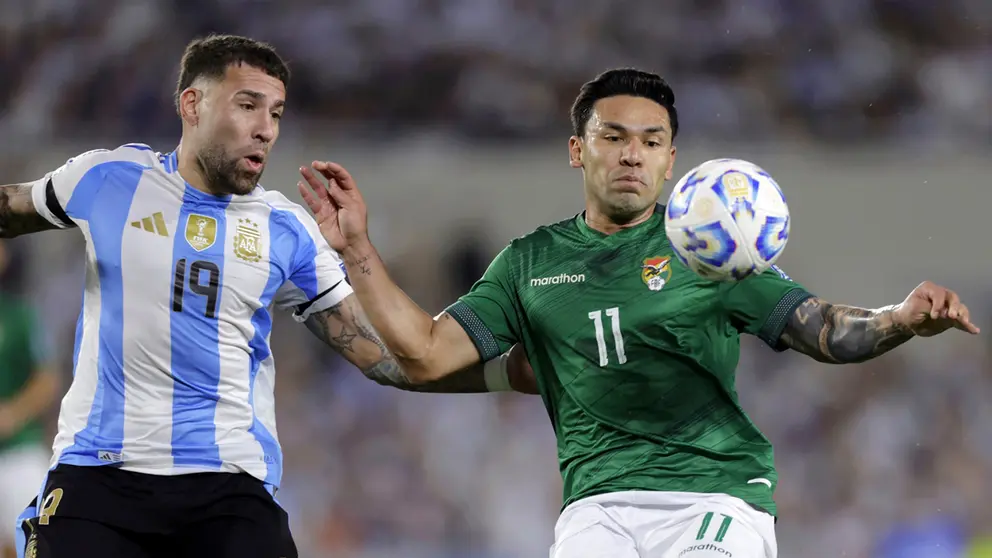 Una jugada del partido entre Bolivia y Argentina. APG