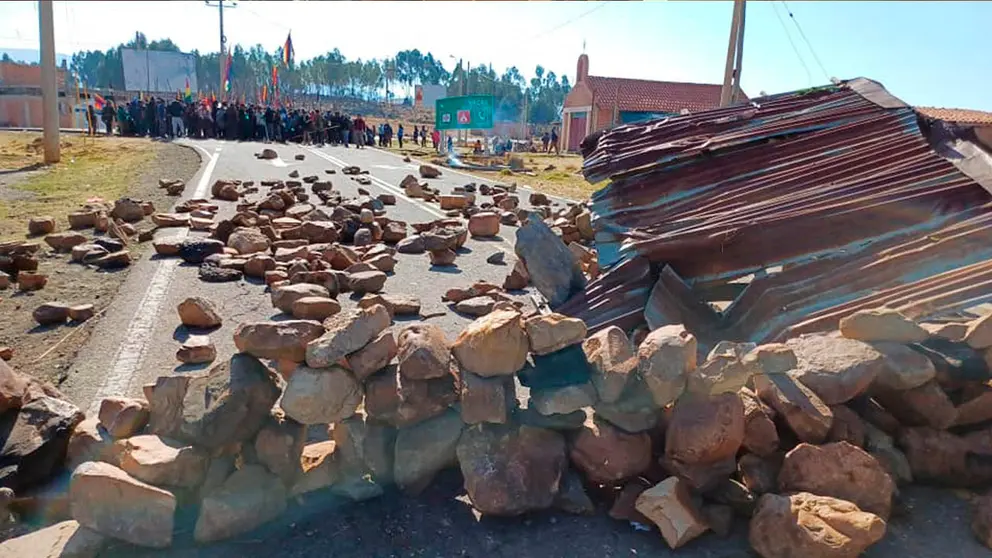Bloqueos en Parotani de parte del sector evista. RKC